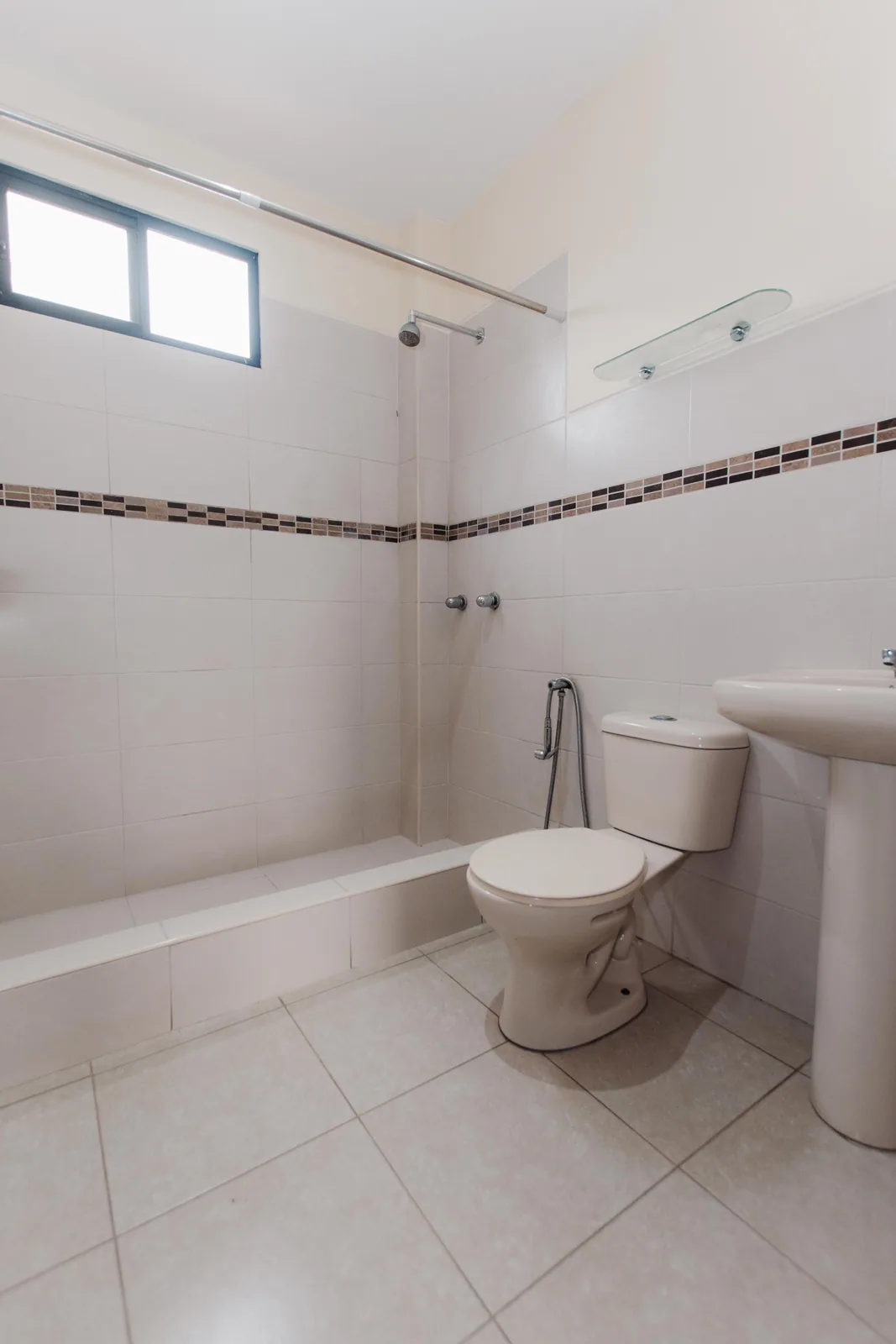 Casa en alquiler ubicada en Urbanización La Romareda, av. Narcisa de Jesús – Foto 5