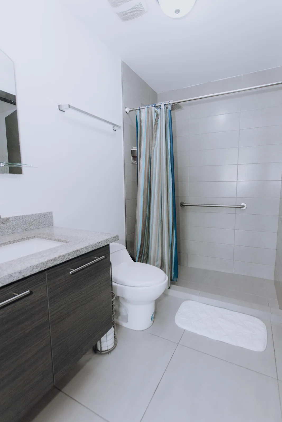Suite amoblada en alquiler ubicado en edifico Quo Luxury Apartments, frente al centro comercial Mall del Sol – Foto 3