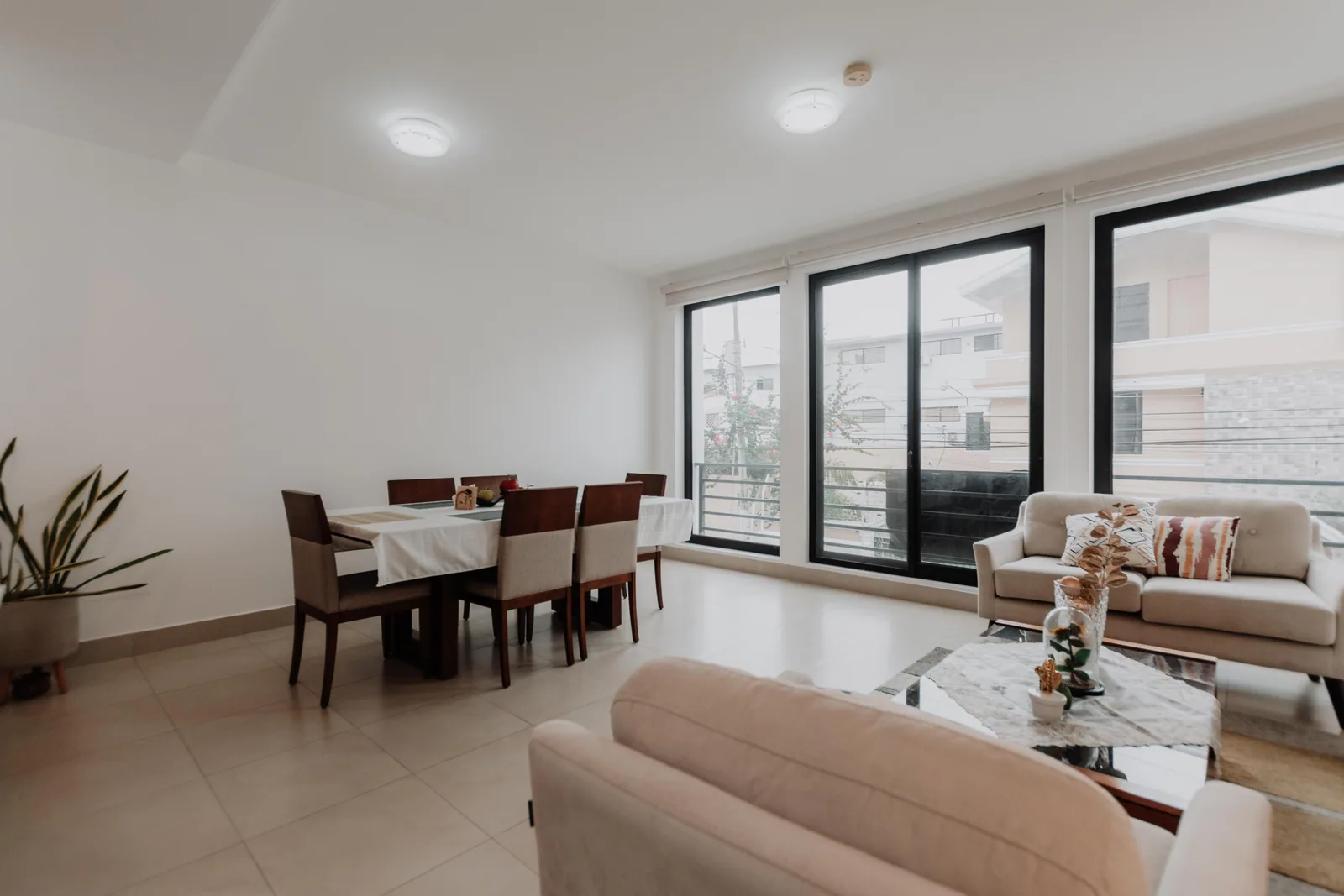 Departamento en alquiler amoblado en Kennedy, norte de Guayaquil – Foto 2