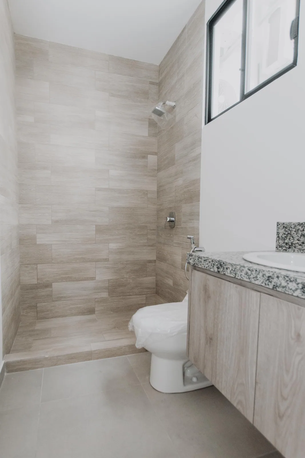 Suite en venta urbanización Punta Esmeralda en via a la Costa, Guayaquil – Foto 2