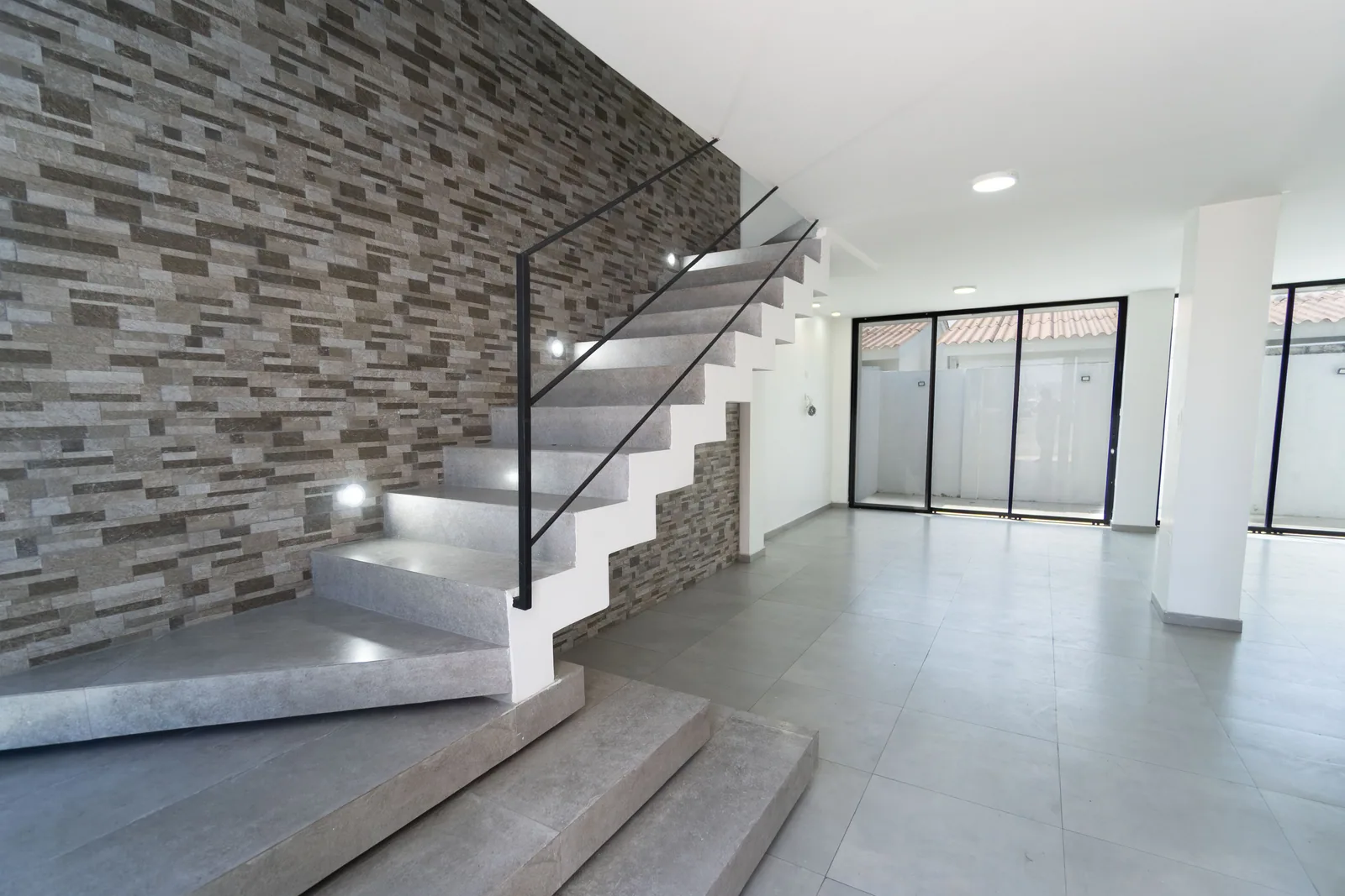 Casa de estreno en venta en Urbanización San Antonio, vía Samborondón – Foto 1