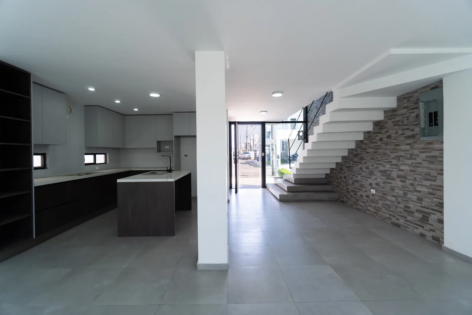 Casa de estreno en venta en Urbanización San Antonio, vía Samborondón – Foto 4