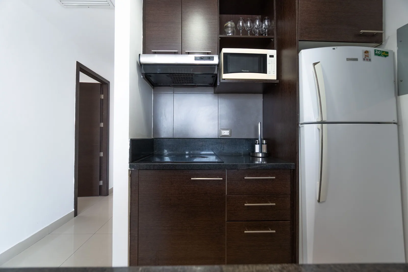 Suite amplia amoblada en alquiler en City Suites, norte de Guayaquil – Foto 1