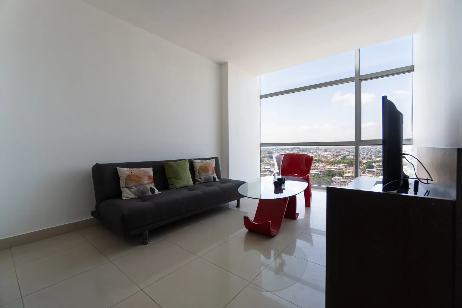 Suite amplia amoblada en alquiler en City Suites, norte de  Guayaquil – Foto 3