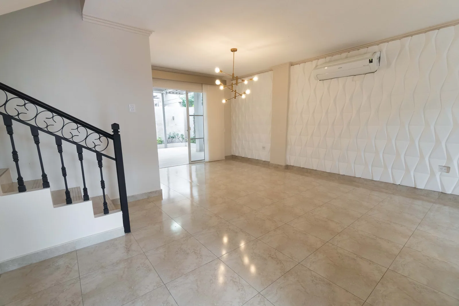 Casa en venta, Casa Laguna, etapa Paradisa, AURORA, Av. Febres Cordero – Foto 1