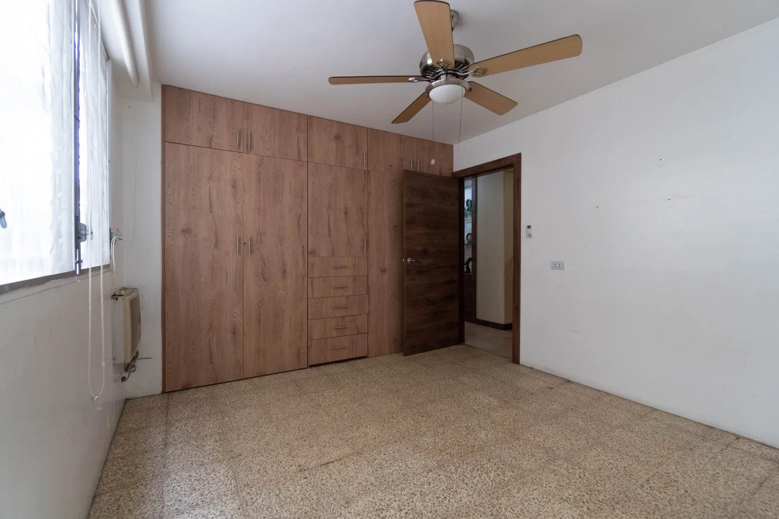 Departamento en venta de 4 habitaciones, Edificio Silco, Ceibos – Foto 4