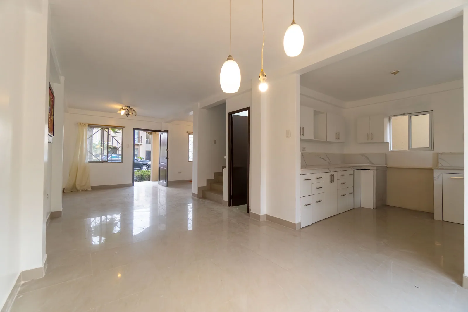 Casa de dos plantas en alquiler en Metropolis II, Av. Narcisa de Jesús, Guayaquil – Foto 1