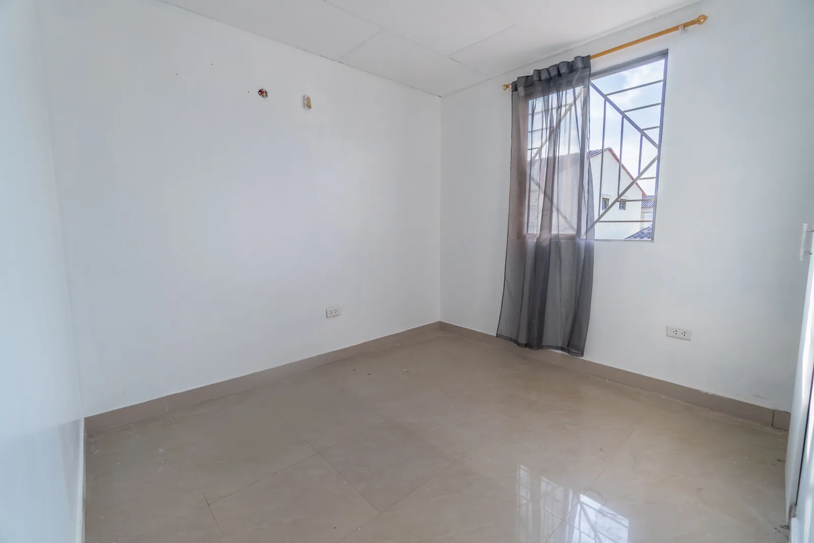 Casa de dos plantas en alquiler en Metropolis II, Av. Narcisa de Jesús, Guayaquil – Foto 3