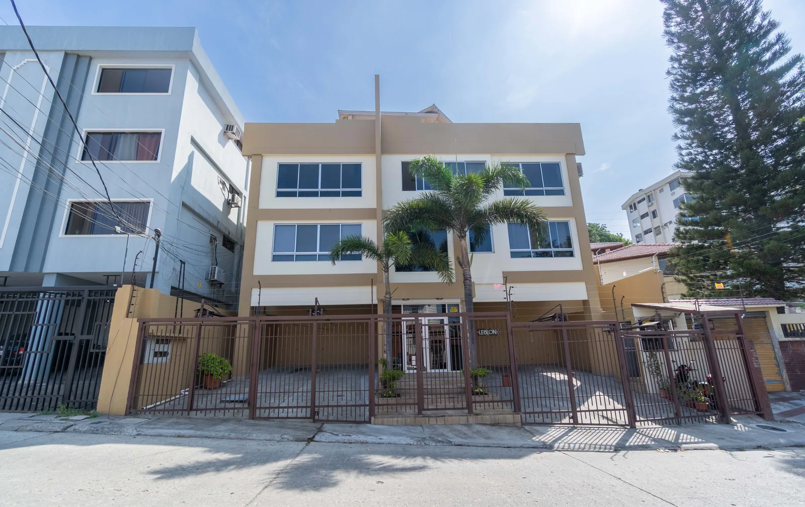 Departamento en alquiler de 2 habitaciones en Lomas de Urdesa, Guayaquil – Foto 1