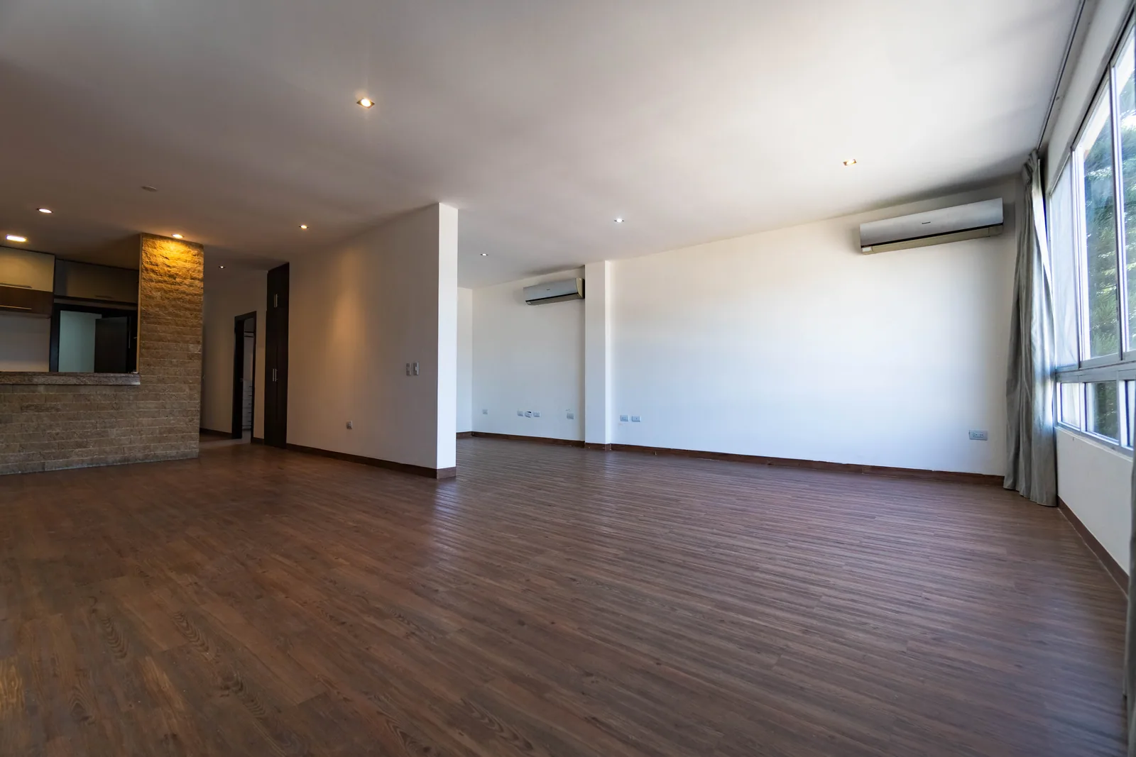 Departamento en alquiler de 2 habitaciones en Lomas de Urdesa, Guayaquil – Foto 5