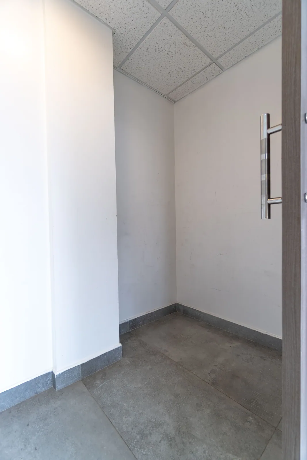 Oficina en venta en Edificio Sky Building junto al aeropuerto, Guayaquil – Foto 3