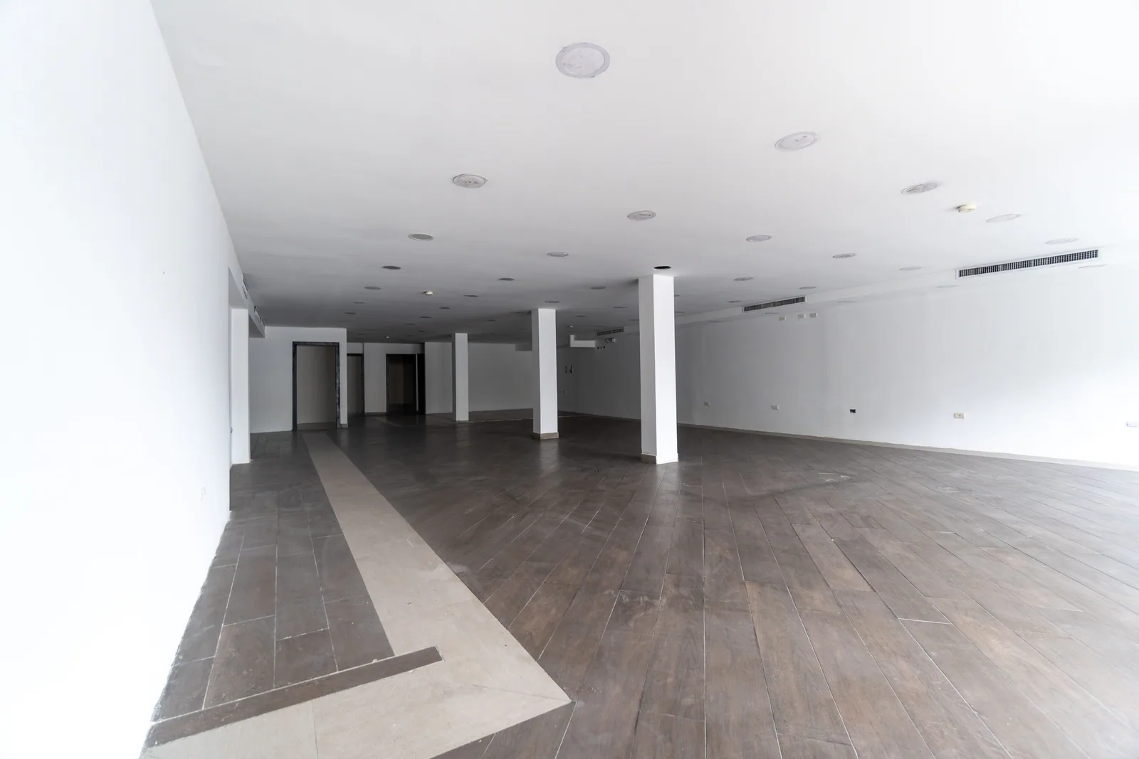 Local comercial en alquiler sobre la Av. San Jorge, Kennedy, Guayaquil – Foto 2