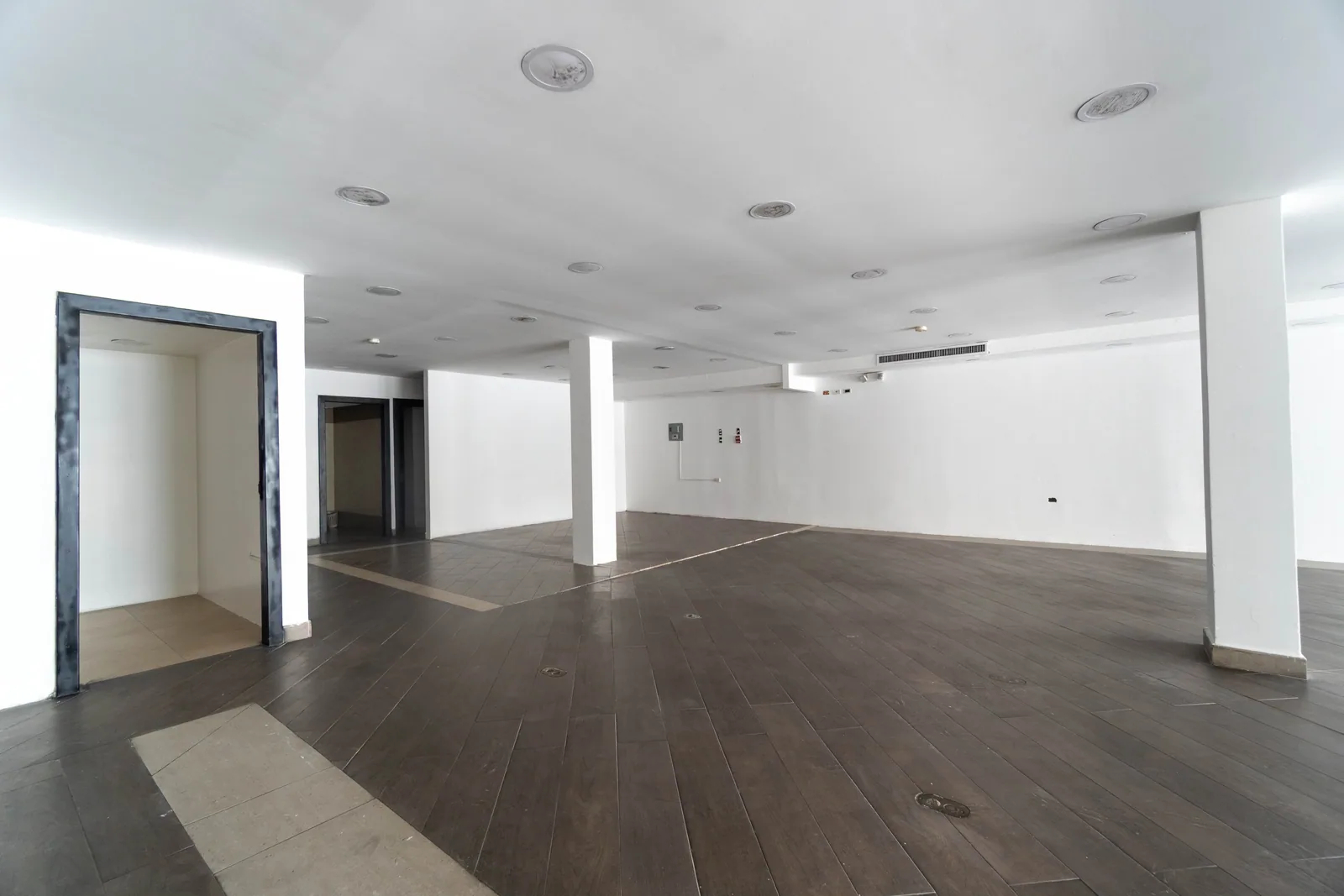 Local comercial en alquiler sobre la Av. San Jorge, Kennedy, Guayaquil – Foto 3