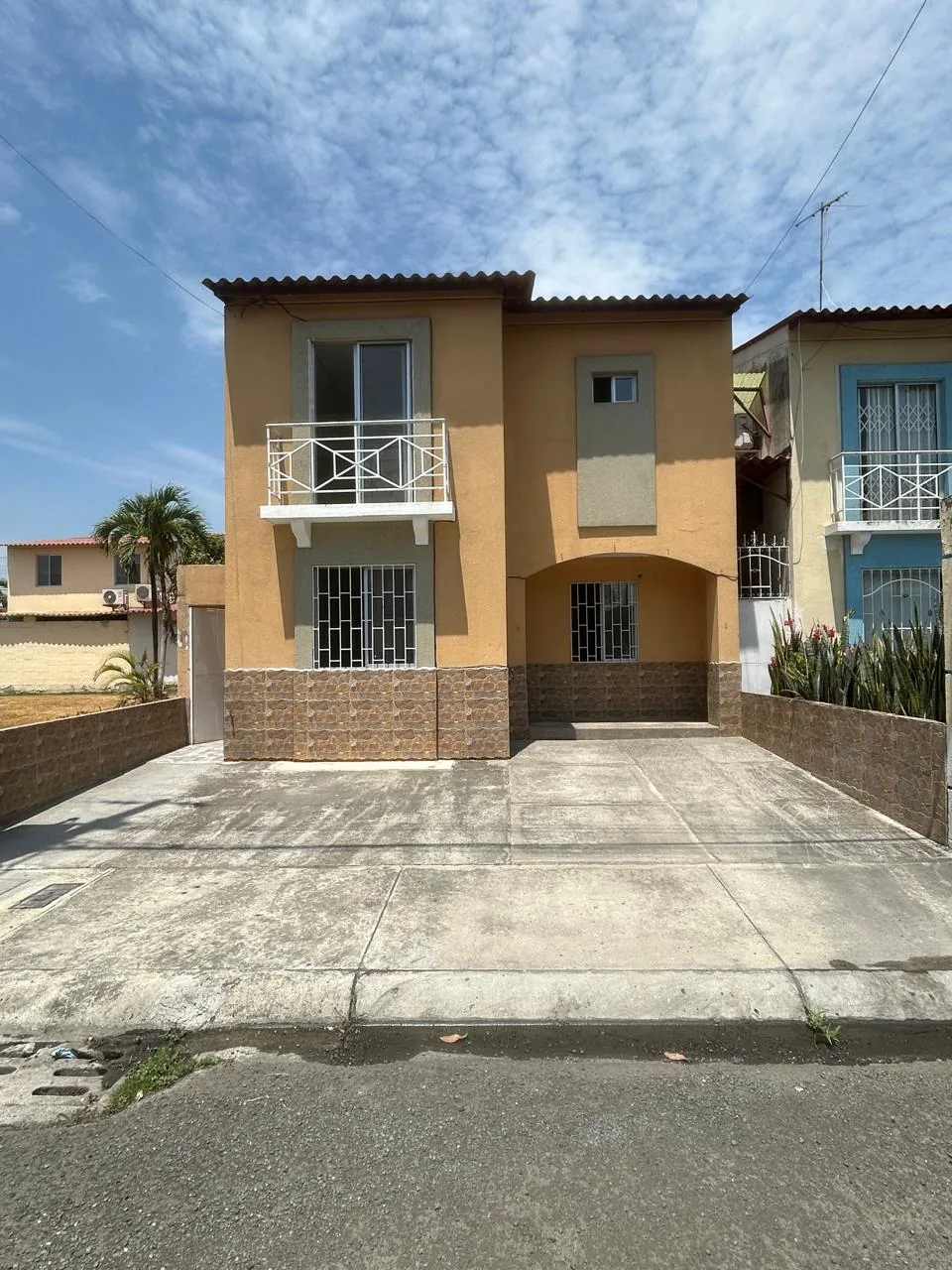 Casa en alquiler en urbanización Metropolis, Etapa C, Guayaquil – Foto 1