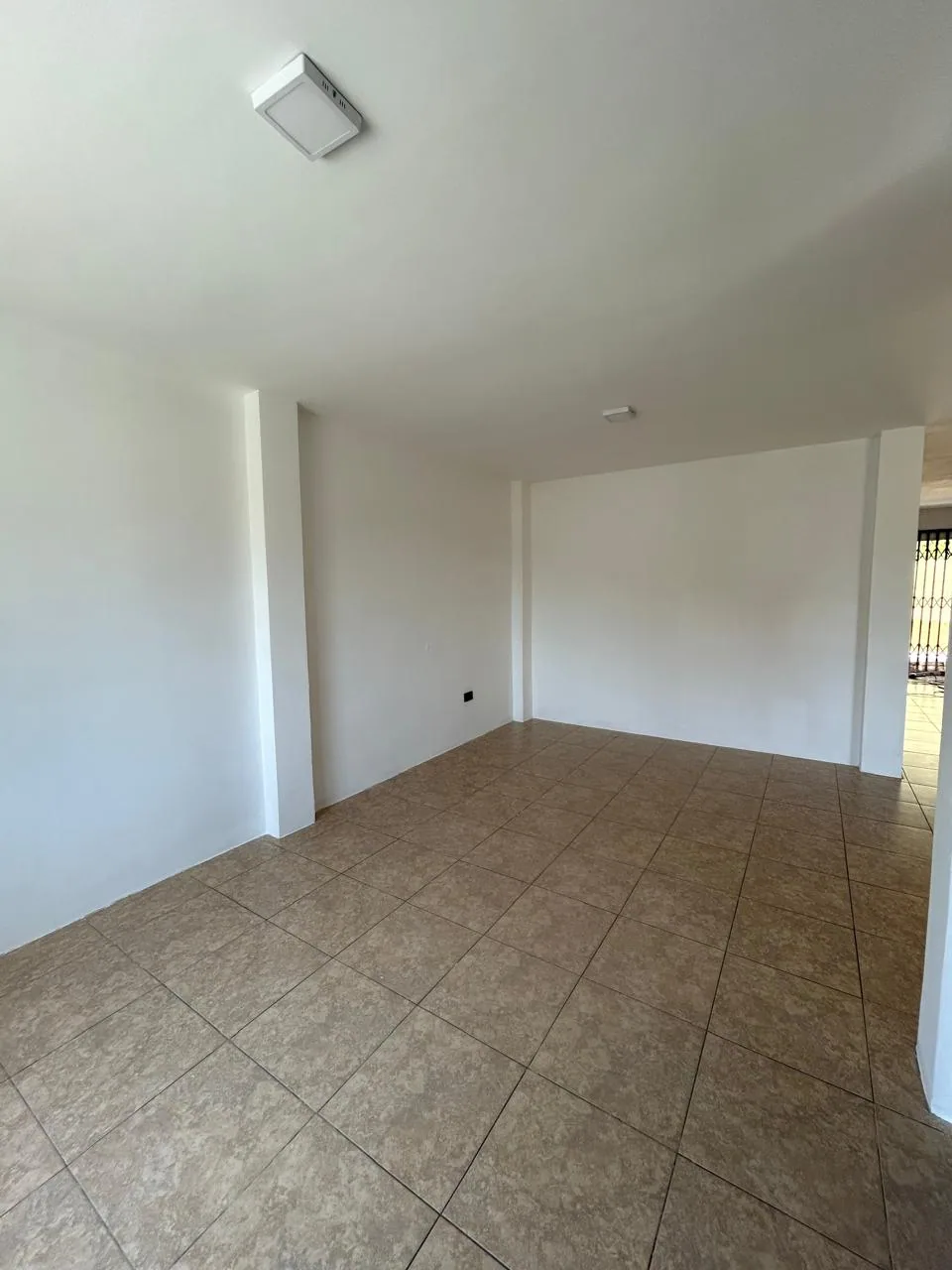 Casa en alquiler en urbanización Metropolis, Etapa C, Guayaquil – Foto 2