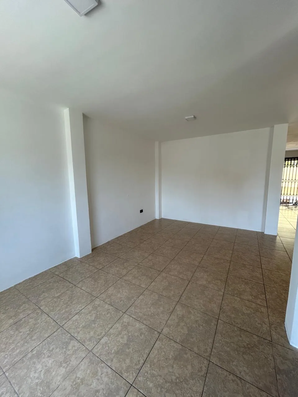 Casa en alquiler en urbanización Metropolis, Etapa C, Guayaquil – Foto 3