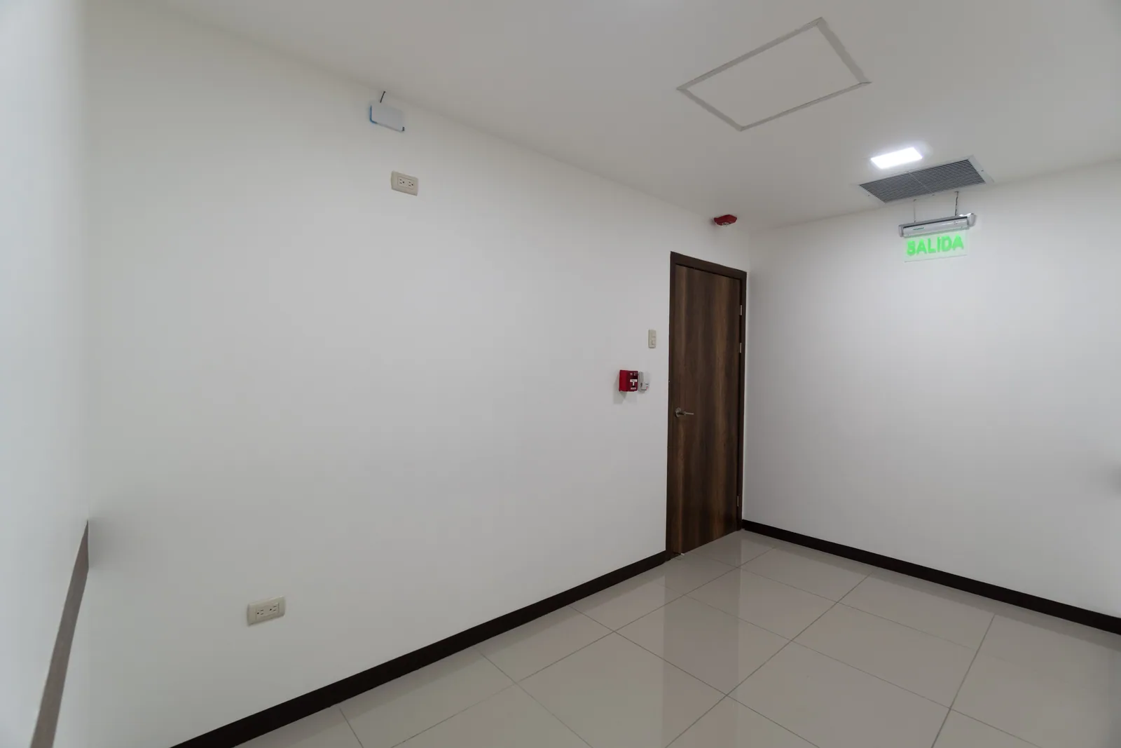 Oficina o consultorio en alquiler ubicado en Edificio CIVE, Villa Club, La Aurora – Foto 4