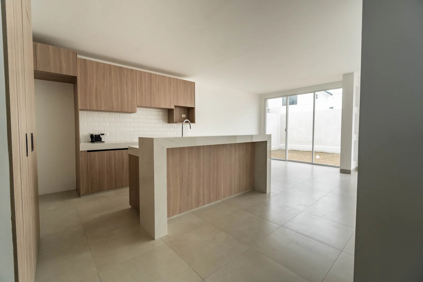 Casa en alquiler de 3 dormitorios en Alba de Bosque, vía a la Costa – Foto 1