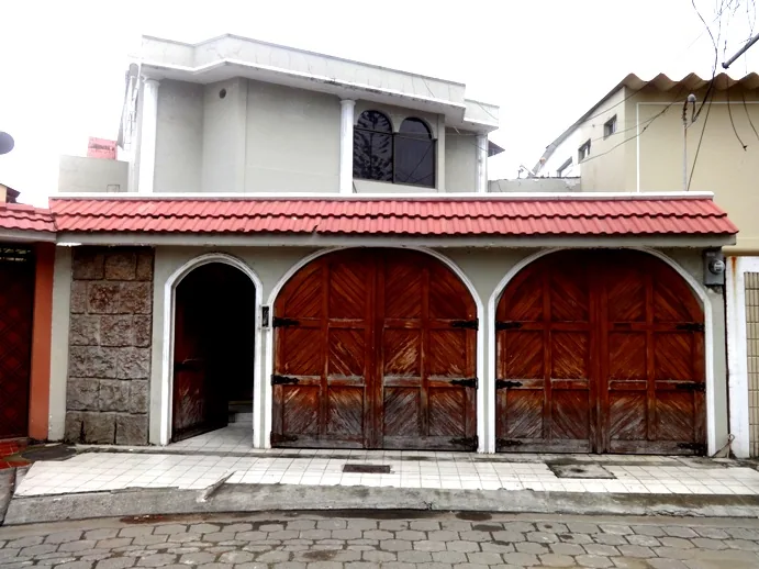 De oportunidad vendo casa con piscina en la Alborada 11ava etapa. Norte de Guayaquil – Foto 1