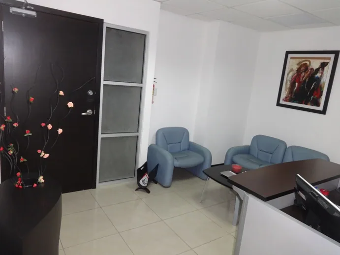 Vendo oficina de 83m2 amoblada en el Trade Building – Foto 2