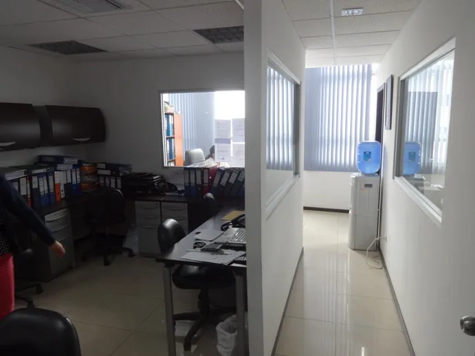 Vendo oficina de 83m2 amoblada en el Trade Building – Foto 4