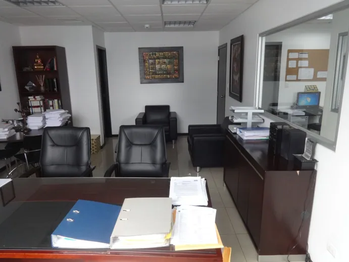 Vendo oficina de 83m2 amoblada en el Trade Building – Foto 5
