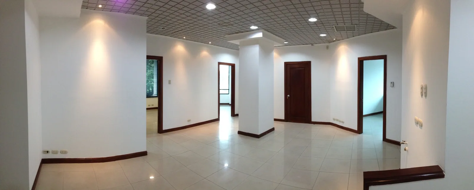Local comercial y oficina en alquiler en Guayaquil – Foto 1