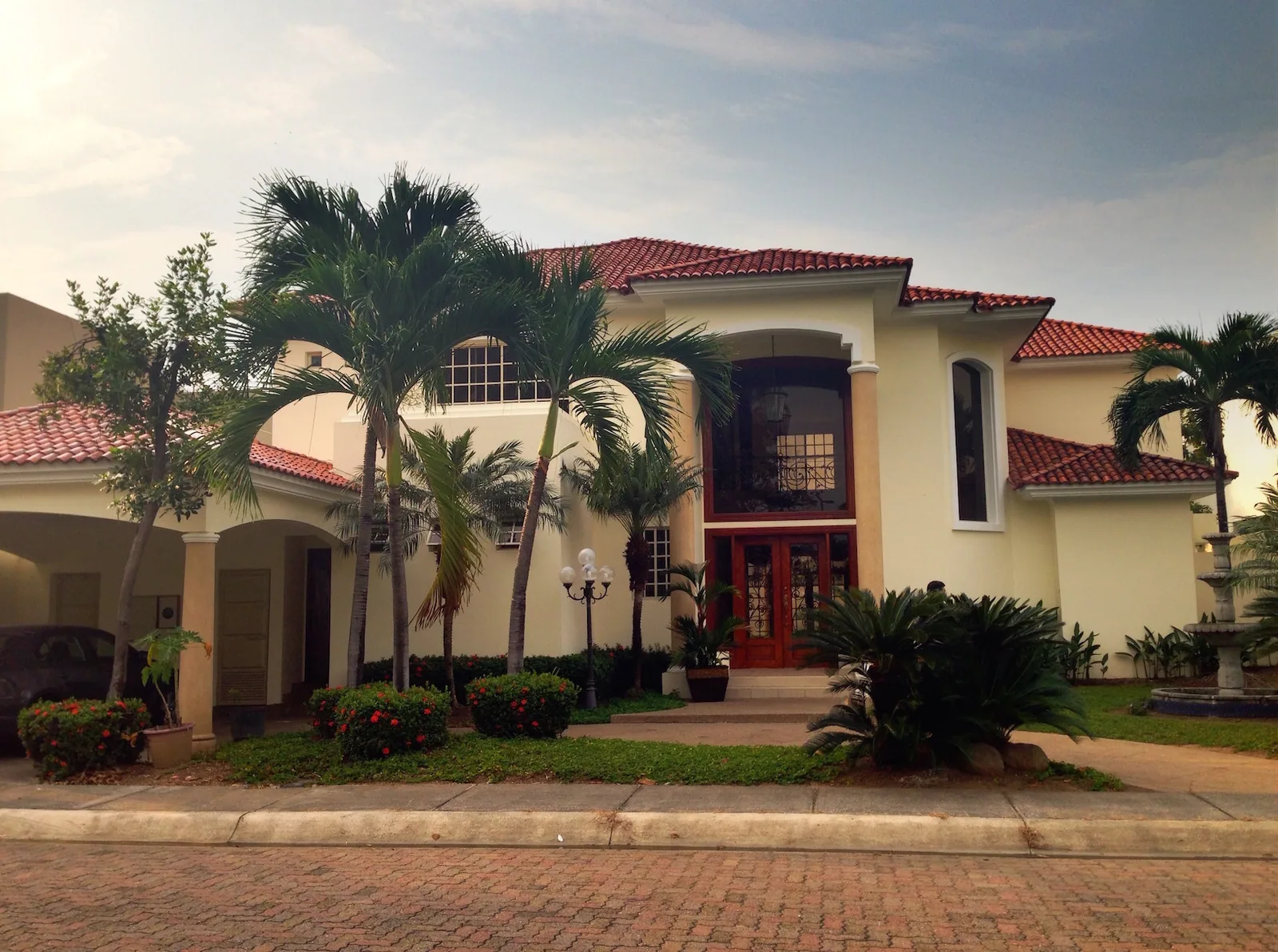 Casa de venta en Samborondón Urbanización Lago Sol de oportunidad – Foto 1