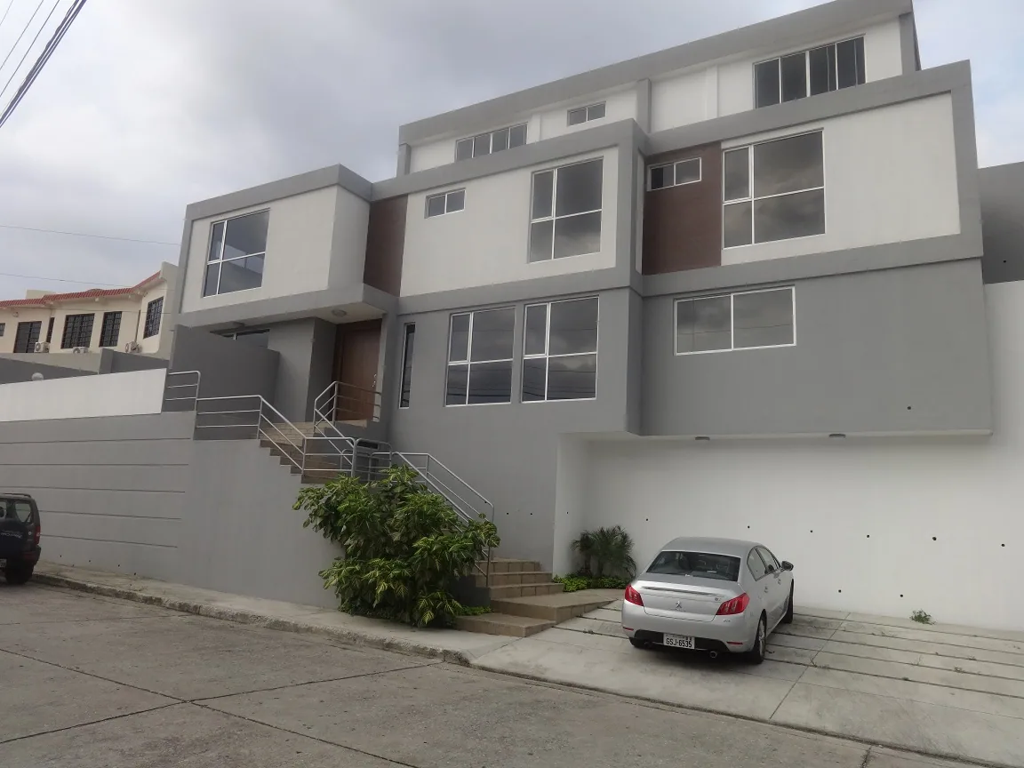 Vendo casa en Urbanización Cumbres de los Ceibos por Estrenar – Foto 1