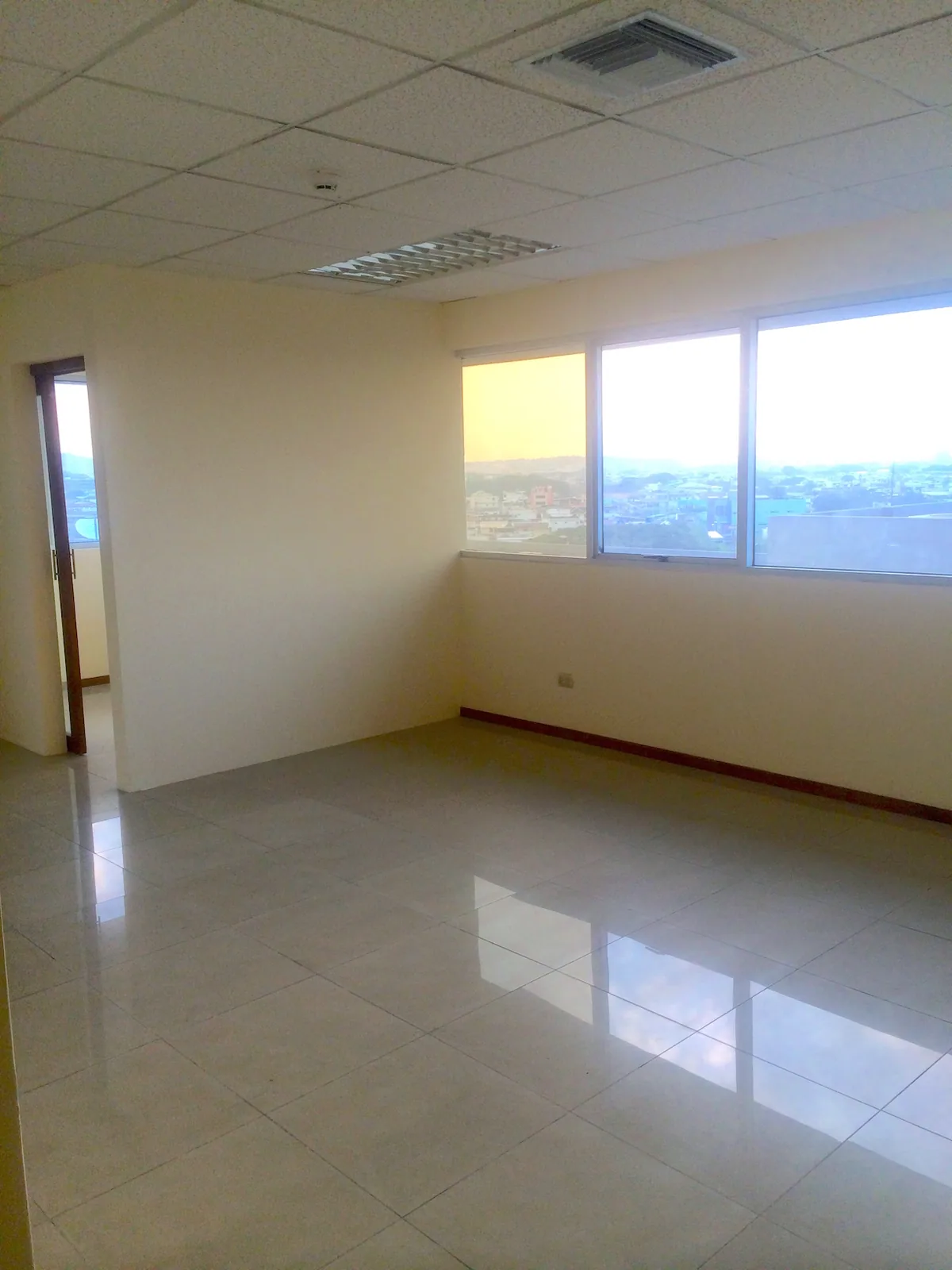 Sector Mall del Sol Alquiler de oficina en el norte de Guayaquil – Foto 1