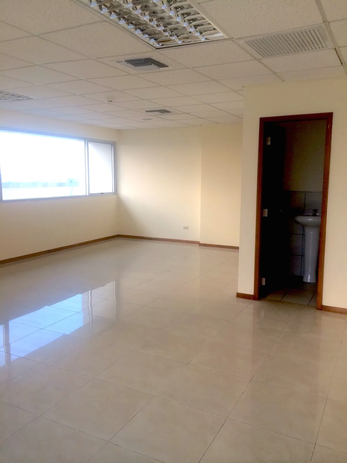 Sector Mall del Sol Alquiler de oficina en el norte de Guayaquil – Foto 3