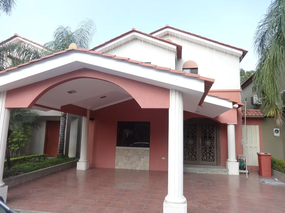 Ciudad Celeste en venta casa amoblada y decorada en Samborondón – Foto 1