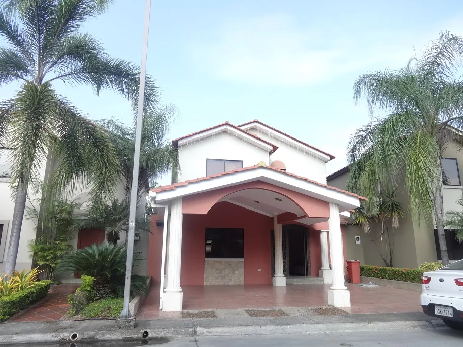 Ciudad Celeste en venta casa amoblada y decorada en Samborondón – Foto 2