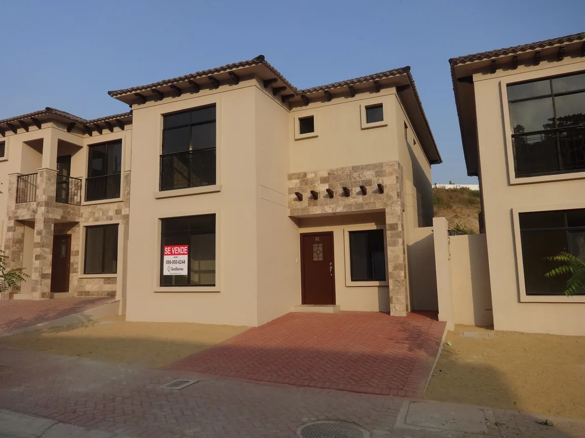 Casa de venta en Bosques de La Costa. Casa de 4 dormitorios en Guayaquil – Foto 1