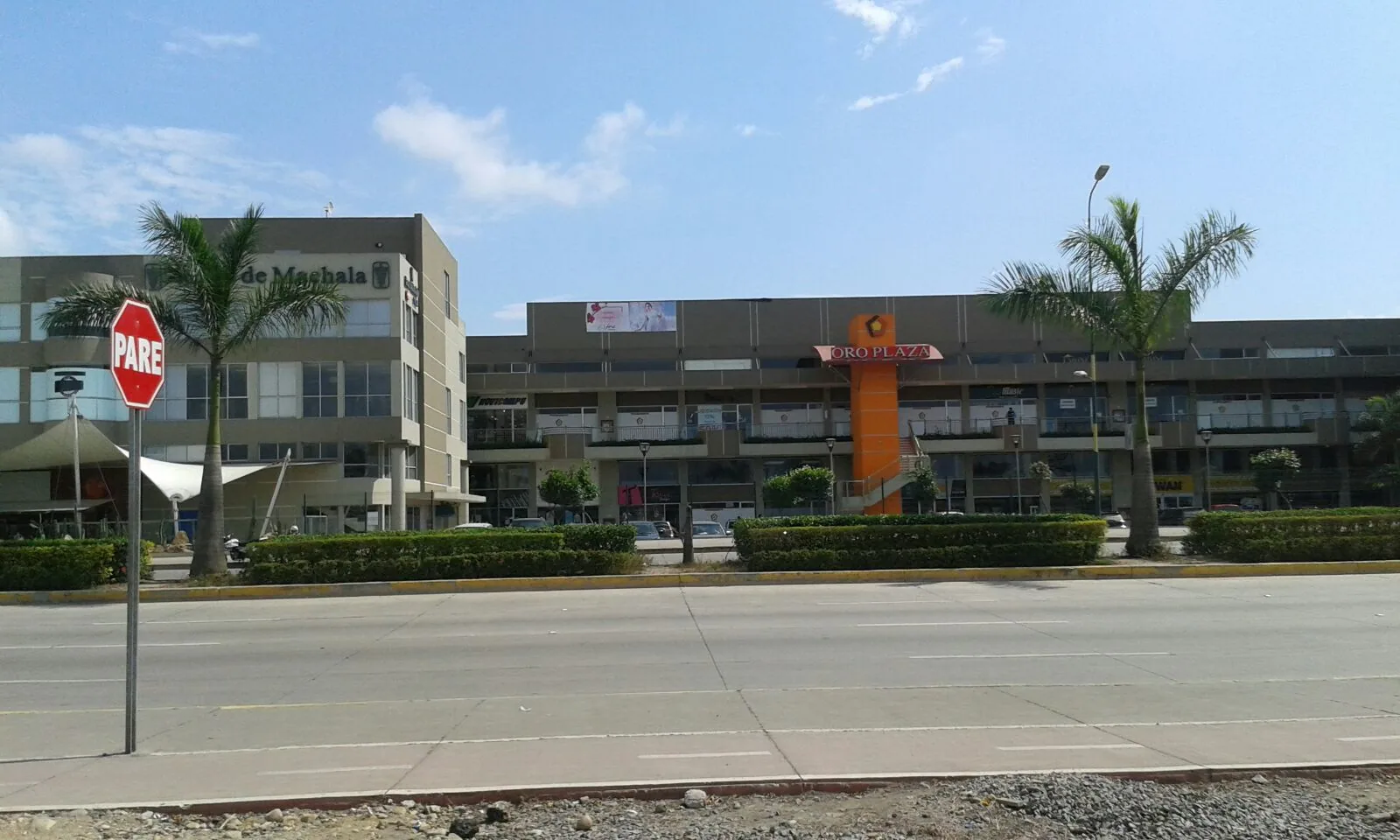 Oro Plaza, Alquilo Magnifico local comercial en Machala – Foto 4