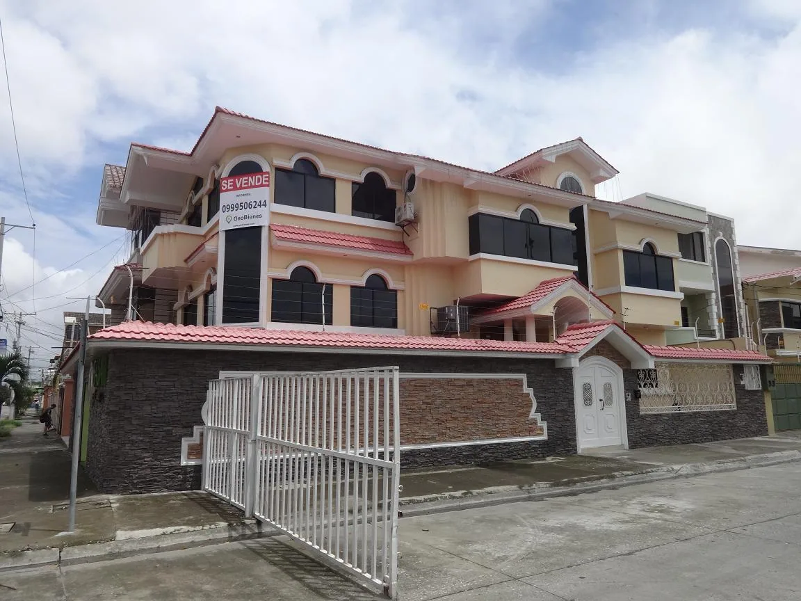 La Garzota, vendo casa esquinera con Locales Comerciales – Foto 1