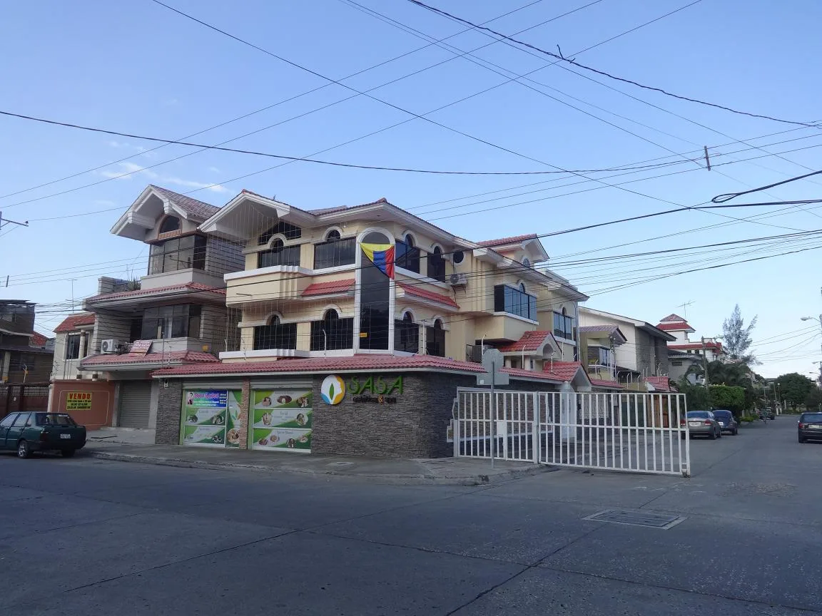 La Garzota, vendo casa esquinera con Locales Comerciales – Foto 2