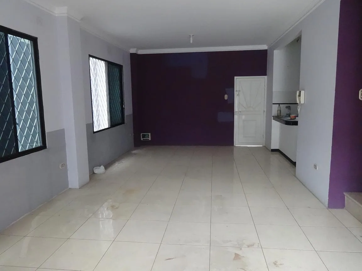 Vendo casa en Urdenor 2 de dos plantas con terraza. Guayaquil Ecuador – Foto 2