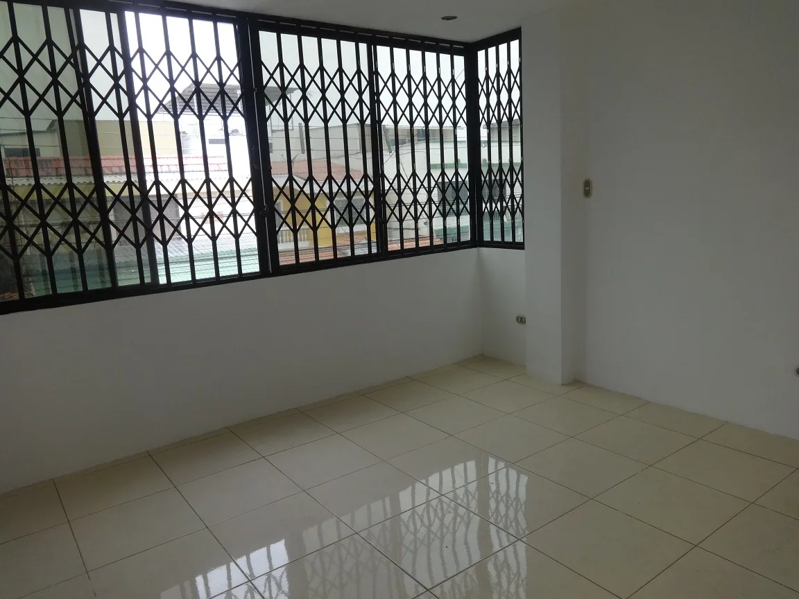 Vendo casa en Urdenor 2 de dos plantas con terraza. Guayaquil Ecuador – Foto 4