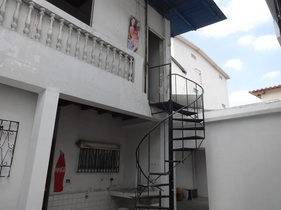 Casa ideal para empresas, Vendo CDLA. ADACE Increíble Ubicacion – Foto 3