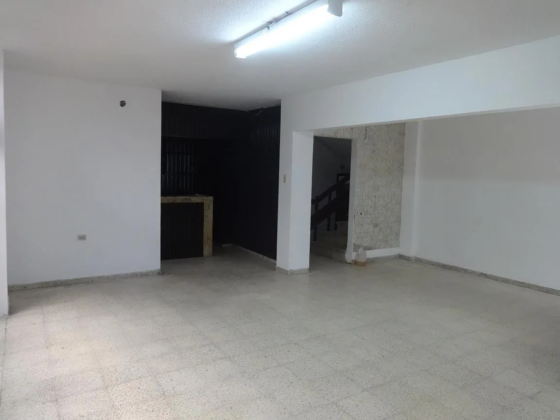 Casa ideal para empresas, Vendo CDLA. ADACE Increíble Ubicacion – Foto 5