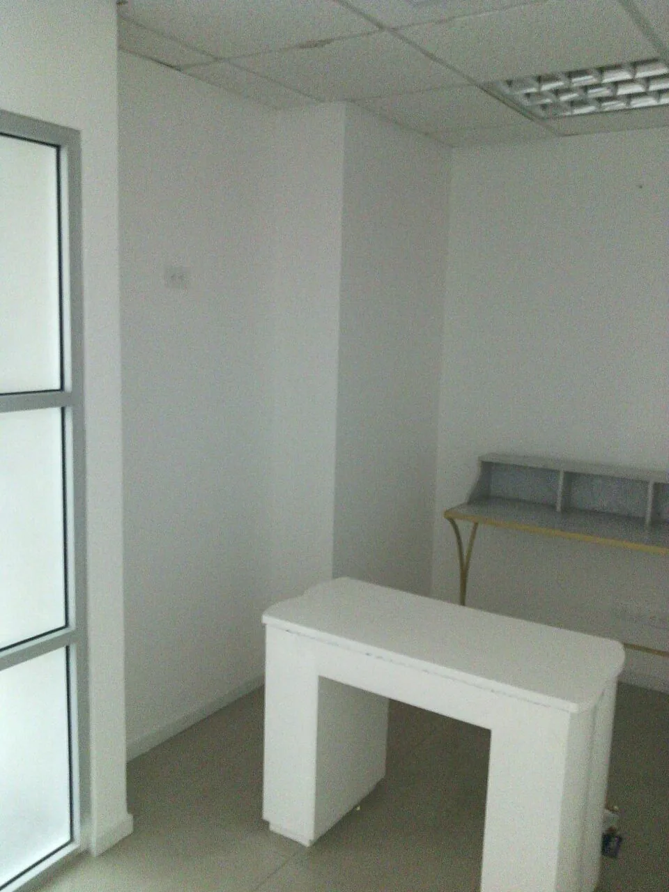 Alquiler de Oficina con divisiones en Trade Building Guayaquil – Foto 3