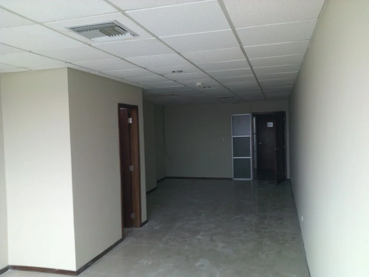 Oficina en venta en Trade Building junto al Mall del Sol Guayaquil – Foto 1