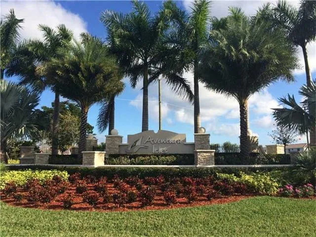 Townhouse en AVENTURA, MIAMI – Foto 1