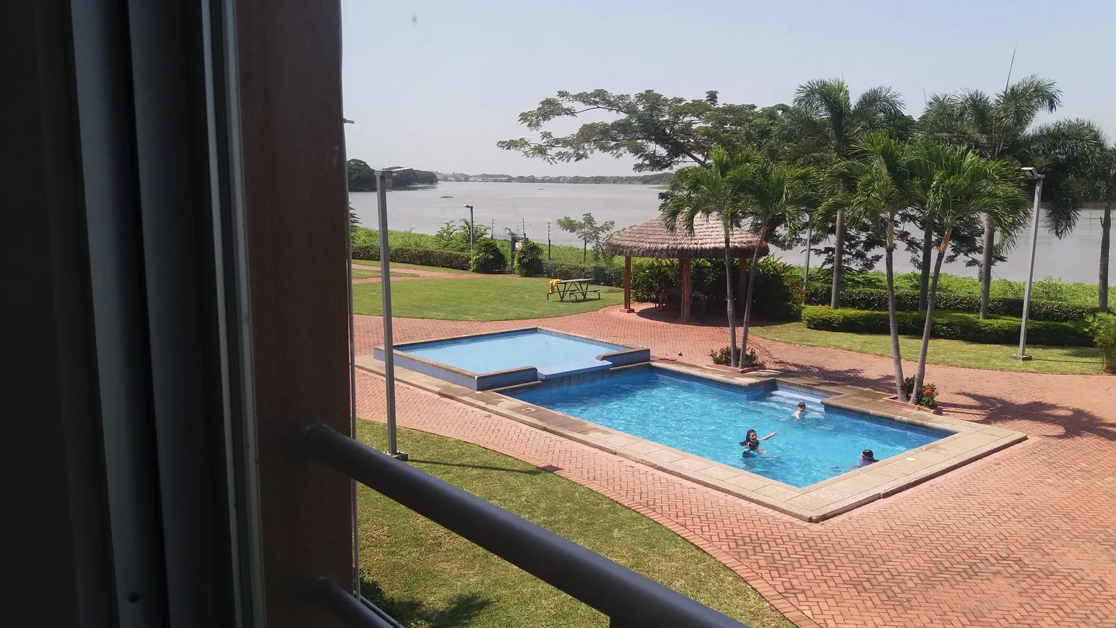 Departamento en venta oportunidad en Urb. Altos del Río Samborondón – Foto 2