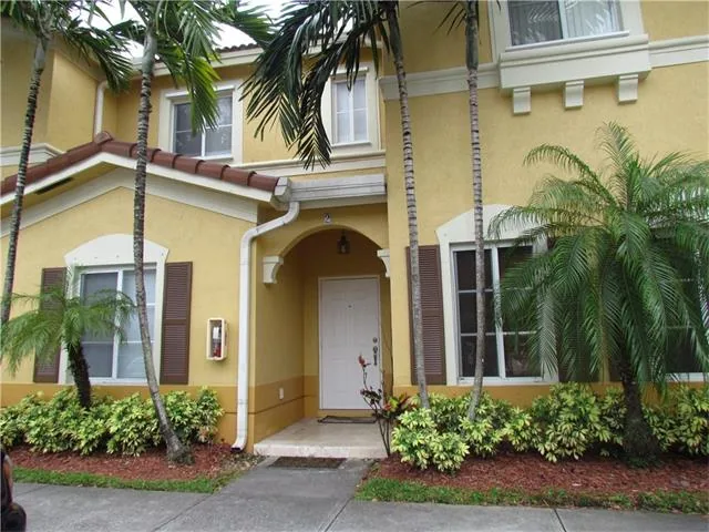 Townhouse en Venta- Leeward Islands at DORAL – Foto 1