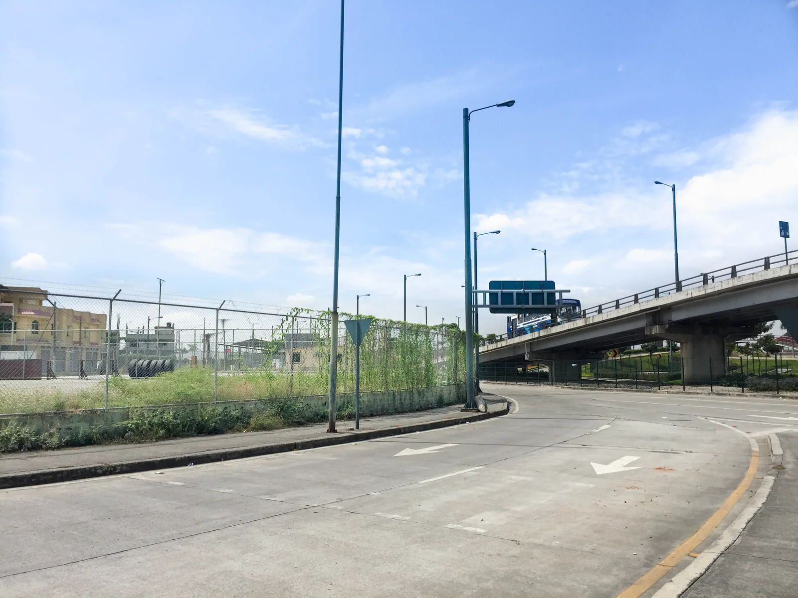 Terreno comercial en venta en Acuarela del Río Guayaquil – Foto 1