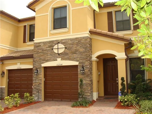 Townhouse en Venta- Monaco at DORAL – Foto 2