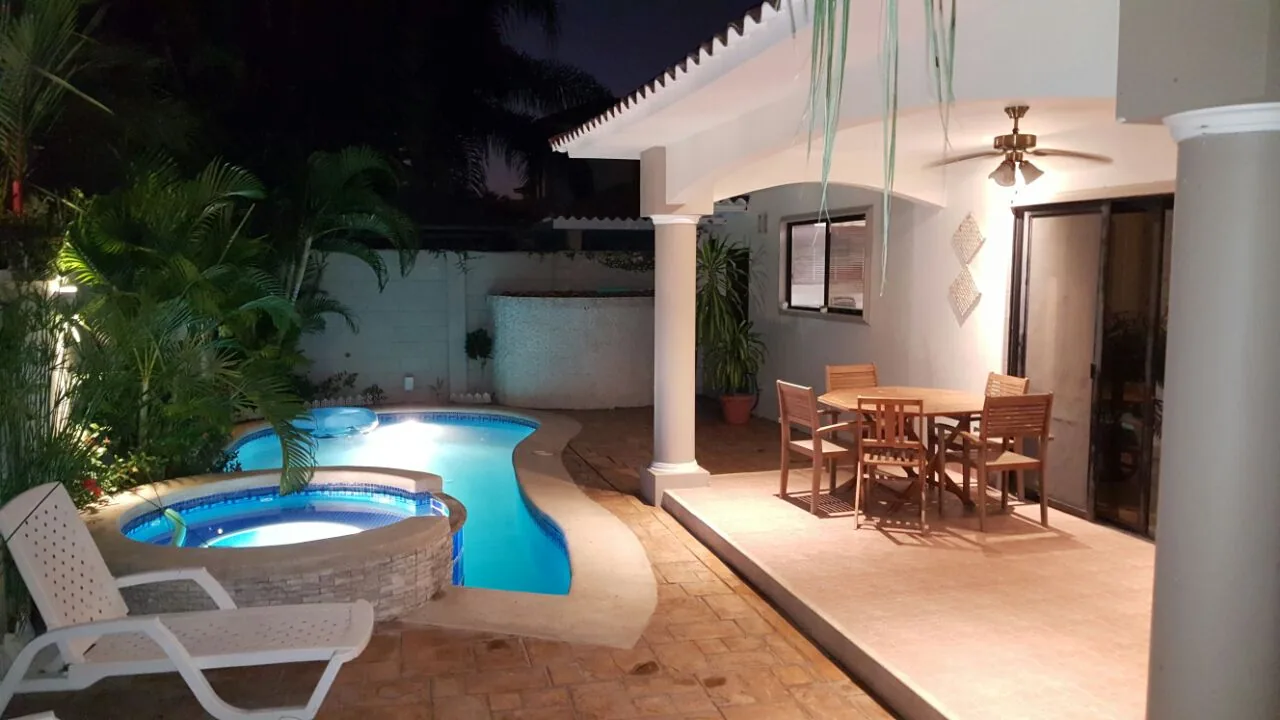 Alquilo casa en Samborondon, Estancias Del Rio – Foto 3