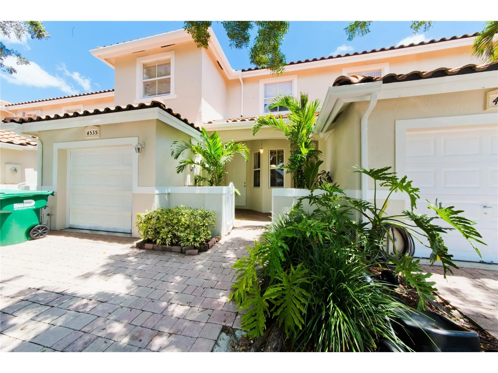Casa a la Venta en Miami, DORAL CHASE – Foto 1